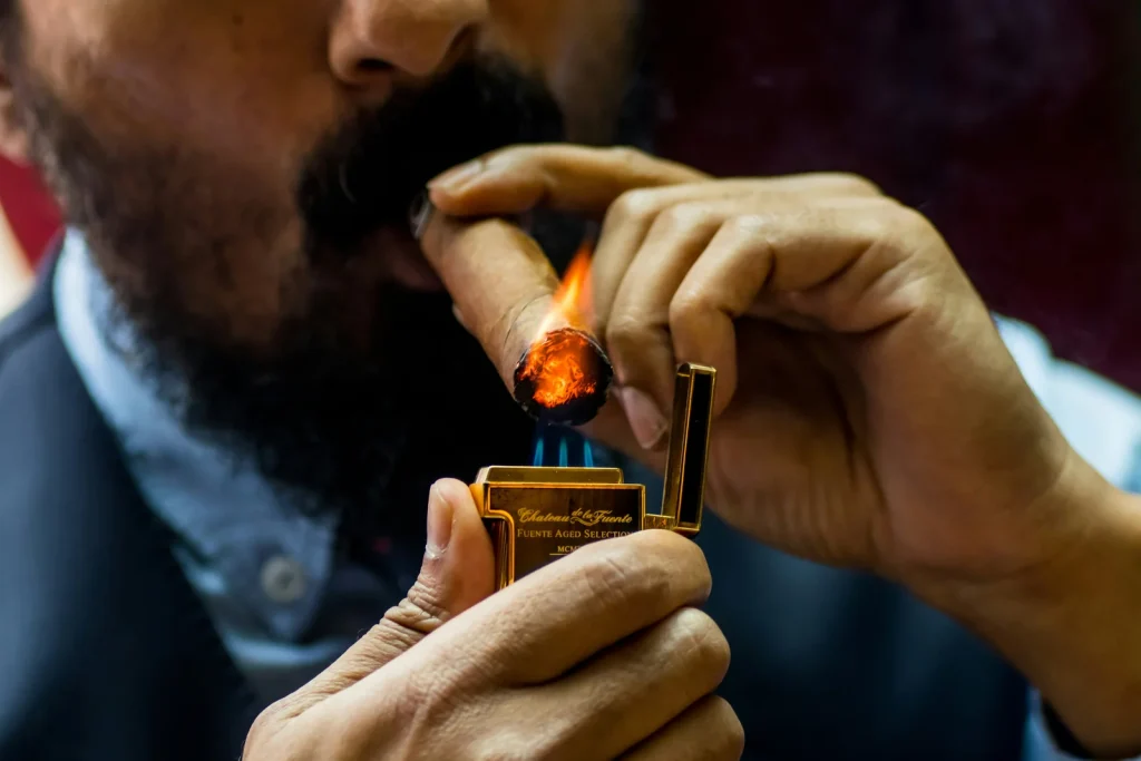 Paljenje cigare upaljačem