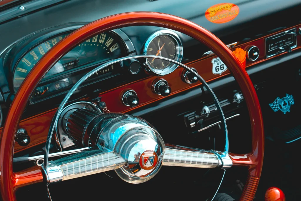 Volan i instrument tabla klasičnog automobila